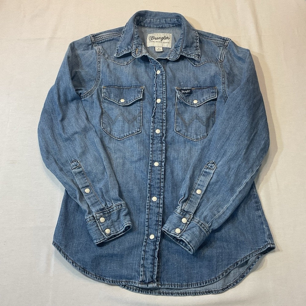 Wrangler Blue Jean Women's Button Up with Pearly Looking Buttons Size S